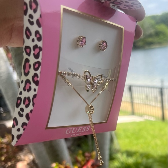 GUESS Gold-Tone Pink Crystal Butterfly 🦋 Slider Bracelet & Stud Earrings Set - Picture 7 of 12